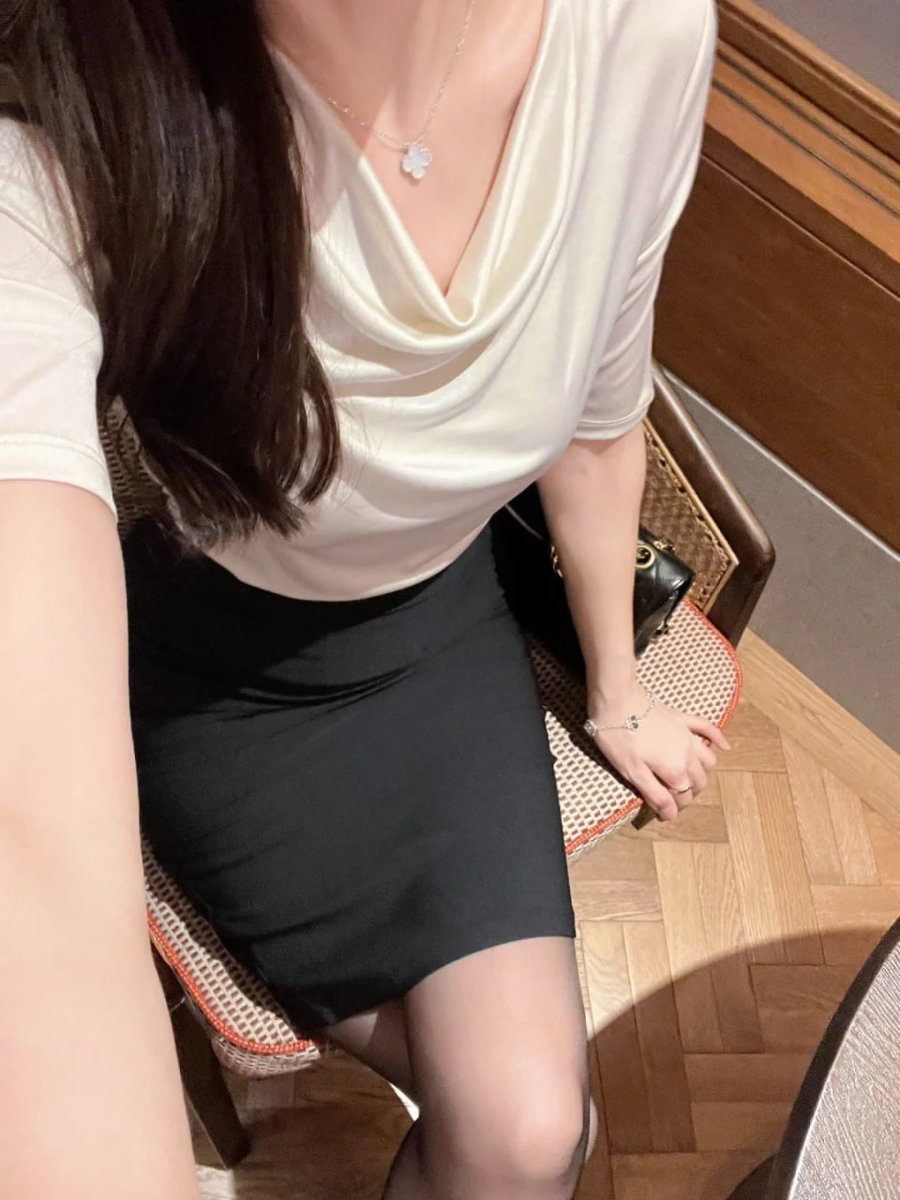 最終選擇這套來見國中同學｛暗戀の男生........
10年未見 不知道接下來會發生什麽
我再也不是曾經那個膽怯 喜歡不敢說的女孩了 https://t.co/2eowP7s456
