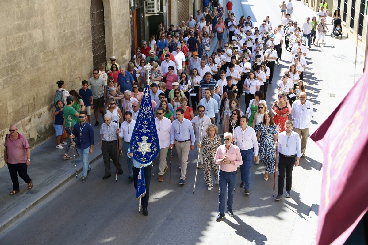 Alcala_la_Real's tweet photo. #AlcalálaReal
Paseíllo, ofrenda y concierto de la A.M. Pep Ventura. https://t.co/LiOASUBJht