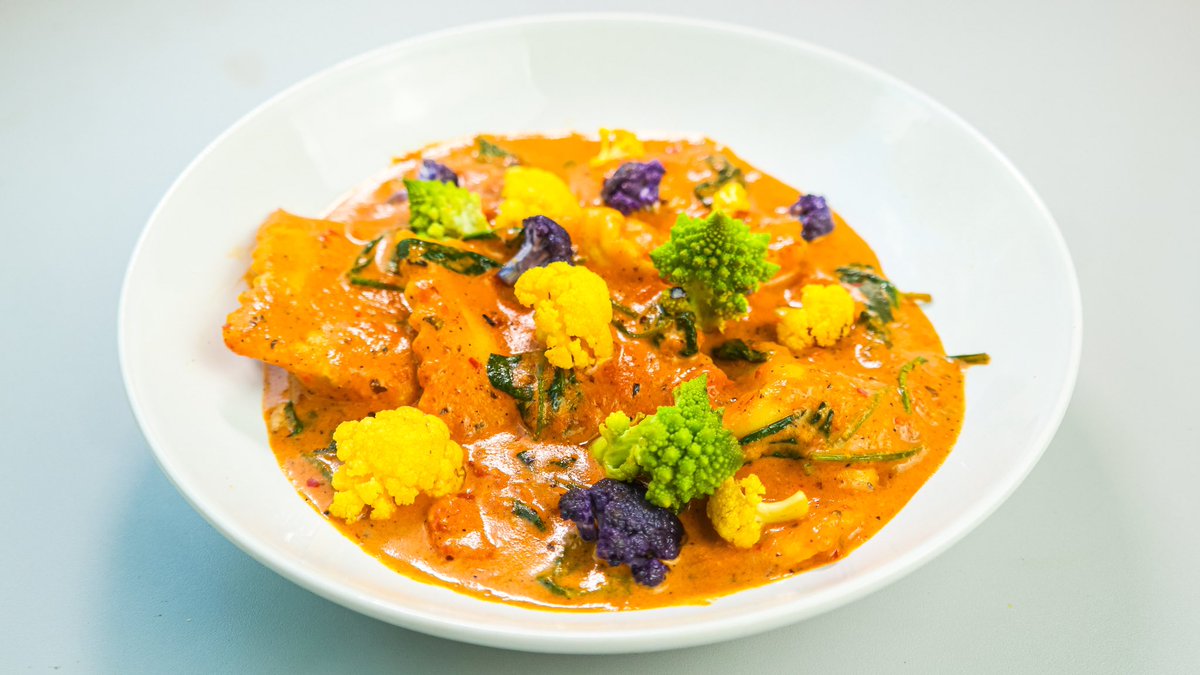 natethachef's tweet photo. Playing around with the diversity of African cuisine and fusion, the result is a Seswaa 🇧🇼 Blue cheese Ravioli 🇮🇹with assorted cauliflower roasted in basil oil in a garlic tomato spinach sauce.Pair with Sauvignon Blanc #Fusion #SetswanaCuisine #italiancuisine #TsotsiIntheKitchen https://t.co/pdDFDMT8zS