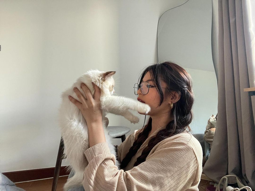 Pawsitively adorable and always photogenic. 😻