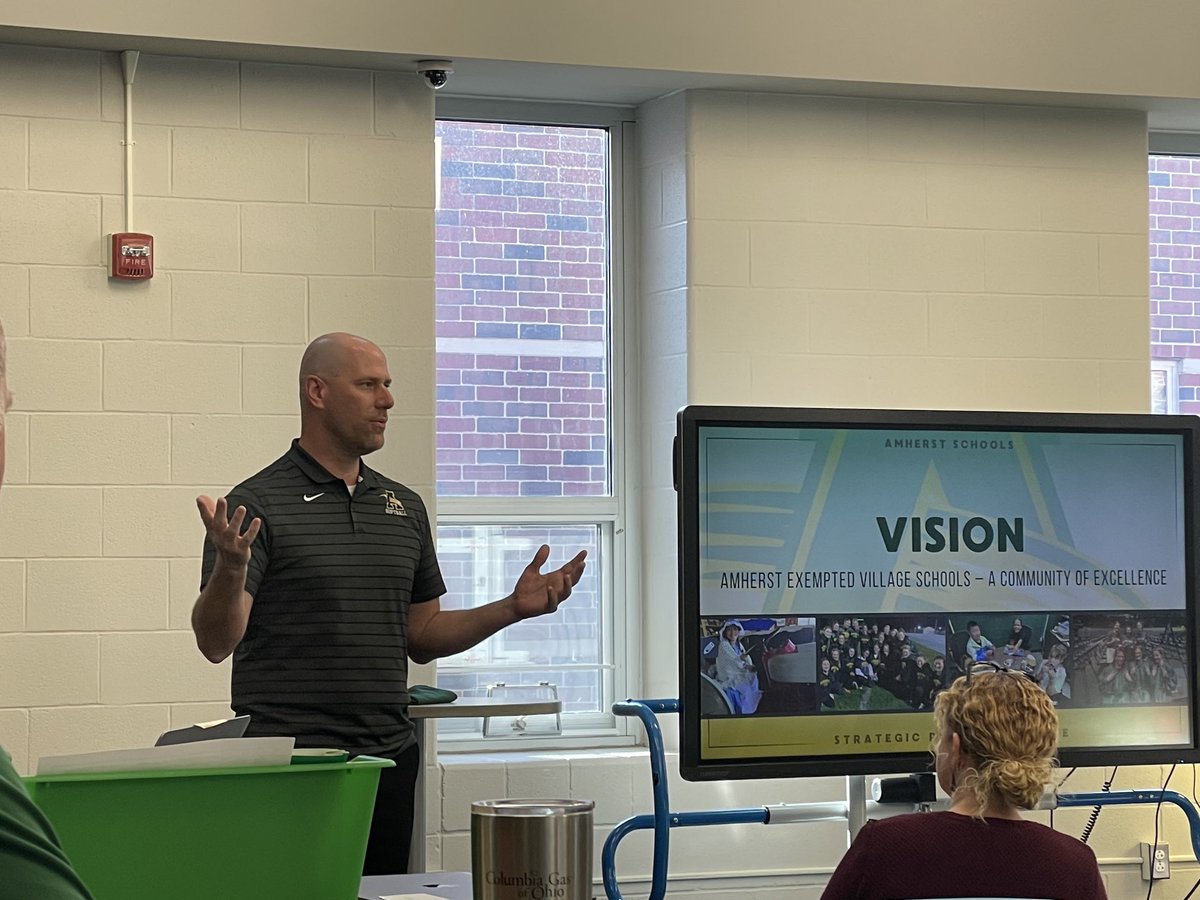 AsstCometSuper's tweet photo. @TheCometSuper sharing our District Vision, Mission, and Values with our new certified staff 💚💛💚 #CometNation #E3 #CommunityofExcellence https://t.co/VQKdhMCVe6
