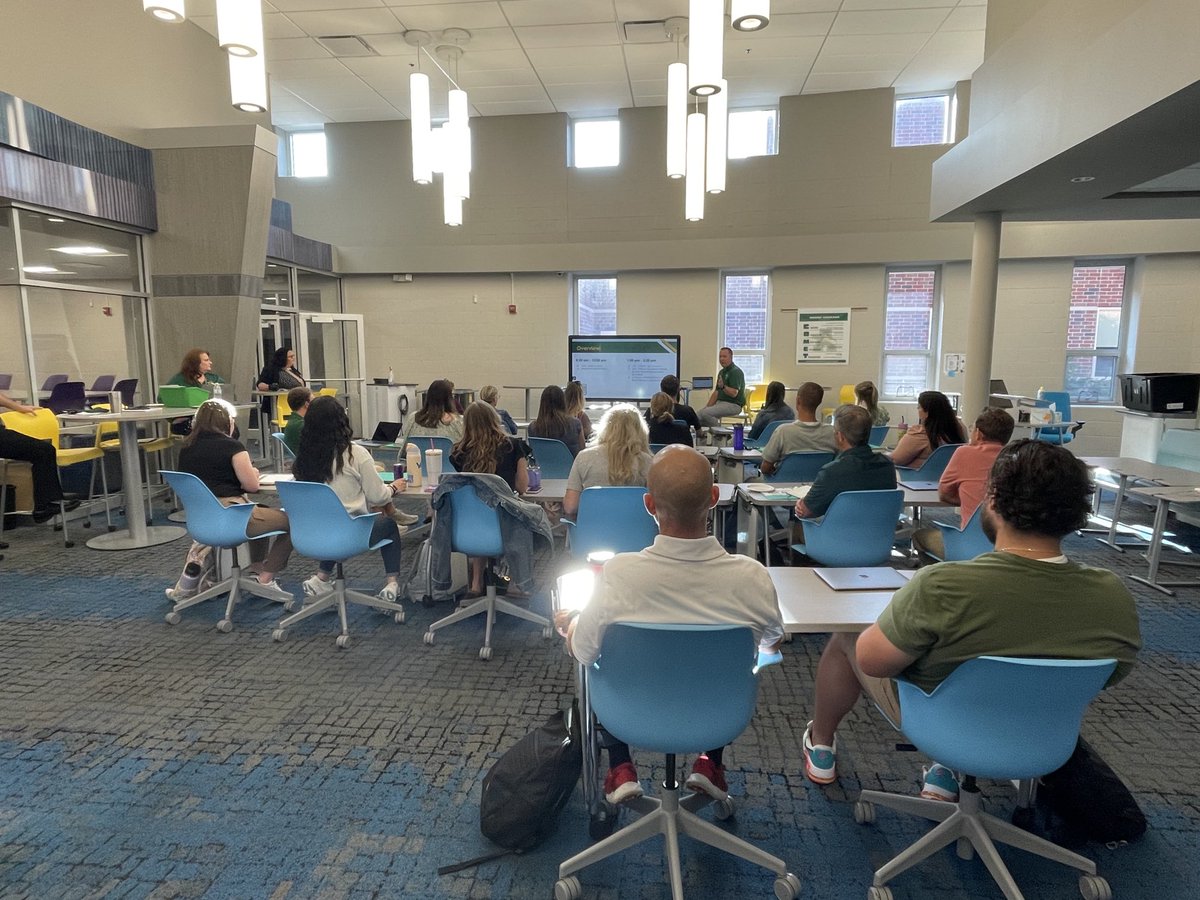 AsstCometSuper's tweet photo. @TheCometSuper sharing our District Vision, Mission, and Values with our new certified staff 💚💛💚 #CometNation #E3 #CommunityofExcellence https://t.co/VQKdhMCVe6