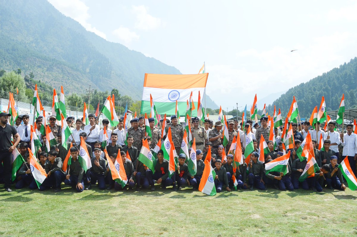 118bncrpf's tweet photo. “TIRANGA YATRA” as a part of the Har Ghar Tiranga campaign was organized  by 118 BN CRPF from its Hqr at Gund    on Sonamarg axis . Representatives of Civil administration, Police, School children and prominent personalities of society participated with zeal and enthusiasm . https://t.co/2jCzWM4KeH