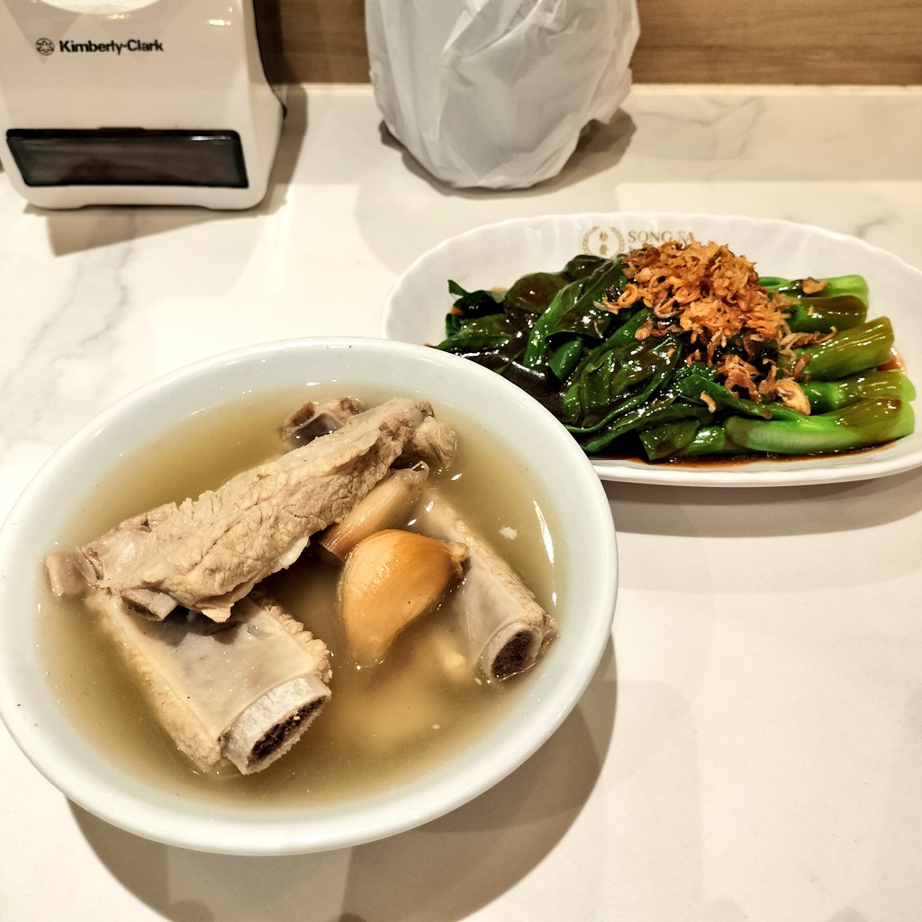 andyoume's tweet photo. タイ料理に飽きたら、シンガポール料理がある。最高。 https://t.co/zaAoouu2ox