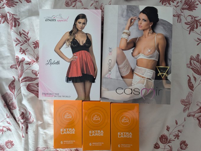 Les soumis qui envoient ce genre de cadeaux 🔥  Je crois que les prochains jours vont &ecirc;tre chauds... https://t<a href="/tag/throne"class="tags"><span>#throne</span></a><a href="/tag/wishlist"class="tags"><span>#wishlist</span></a>