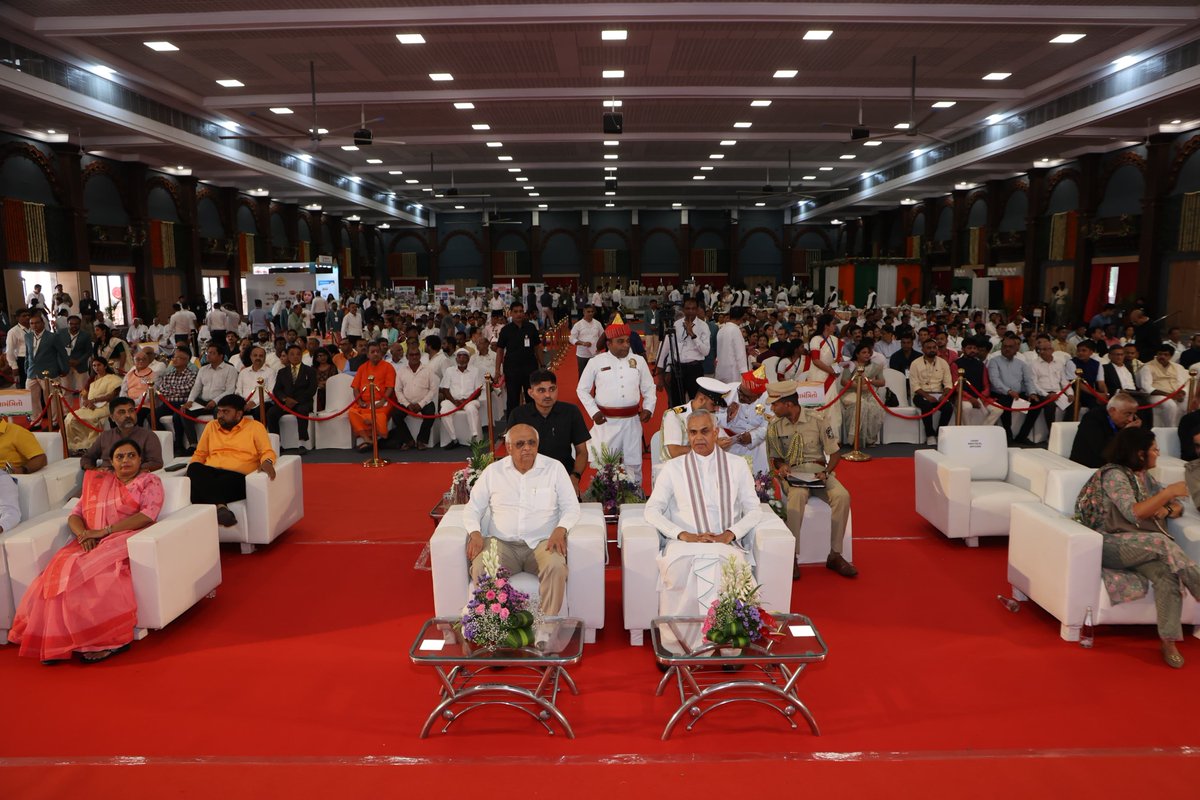 CMOGuj's tweet photo. મુખ્યમંત્રી શ્રી ભૂપેન્દ્રભાઇ પટેલ 78મા સ્વાતંત્ર્ય દિવસની પૂર્વસંધ્યાએ માનનીય રાજ્યપાલ શ્રી આચાર્ય દેવવ્રતના અધ્યક્ષ સ્થાને નડિયાદ ખાતે આયોજિત ‘એટ હોમ’ કાર્યક્રમમાં ઉપસ્થિત રહ્યા હતા તથા વિવિધ ક્ષેત્રના અગ્રણીઓ, અન્ય મહાનુભાવો તેમજ નાગરિકો સાથે શુભેચ્છાનું આદાનપ્રદાન કર્યું હતું.
#ખમીરવંતુખેડા