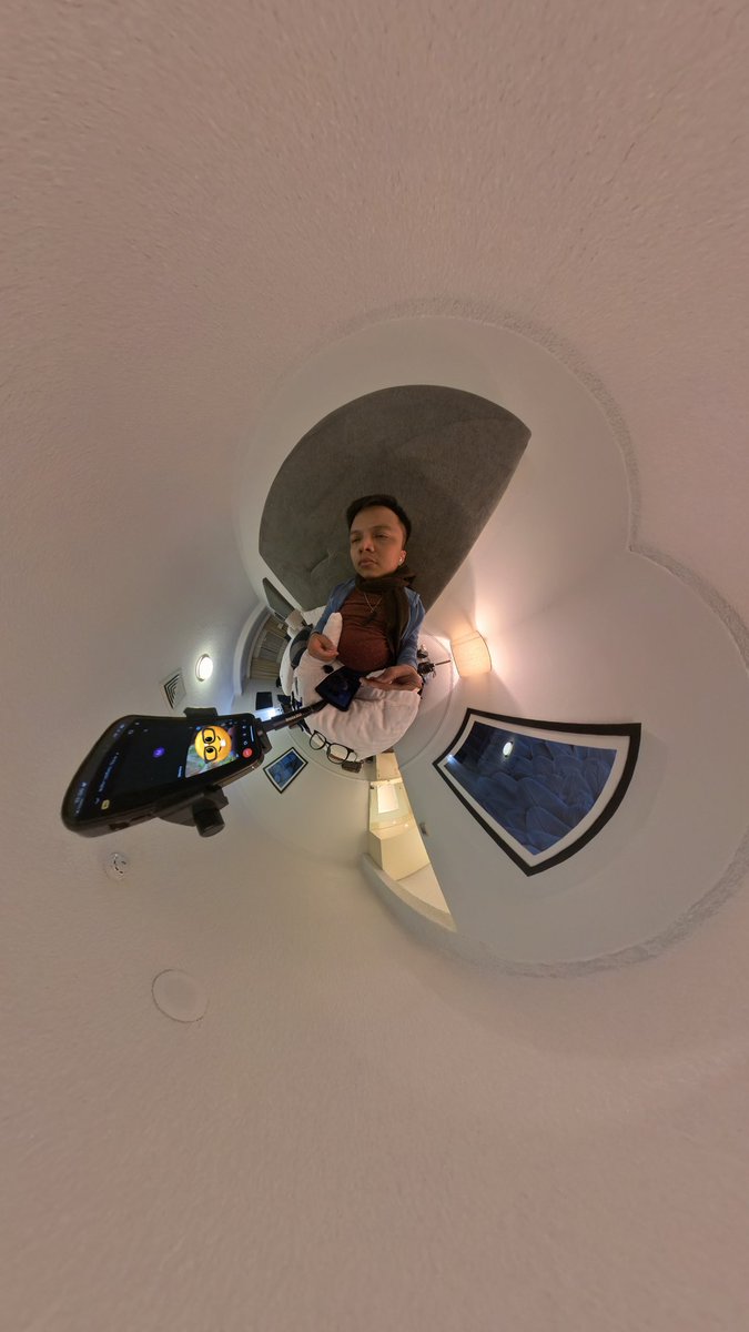 brenan_e's tweet image. Online coaching session habang giniginaw sa 🇦🇺 last week, after coming home from rehearsals. 

#grindislife #musicislife #vocalcoach #coachagatom