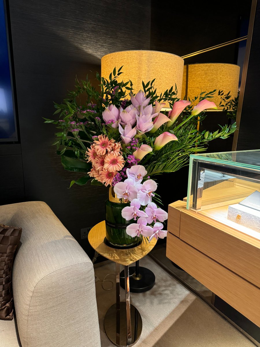 Neill Strain Floral Couture tweet media