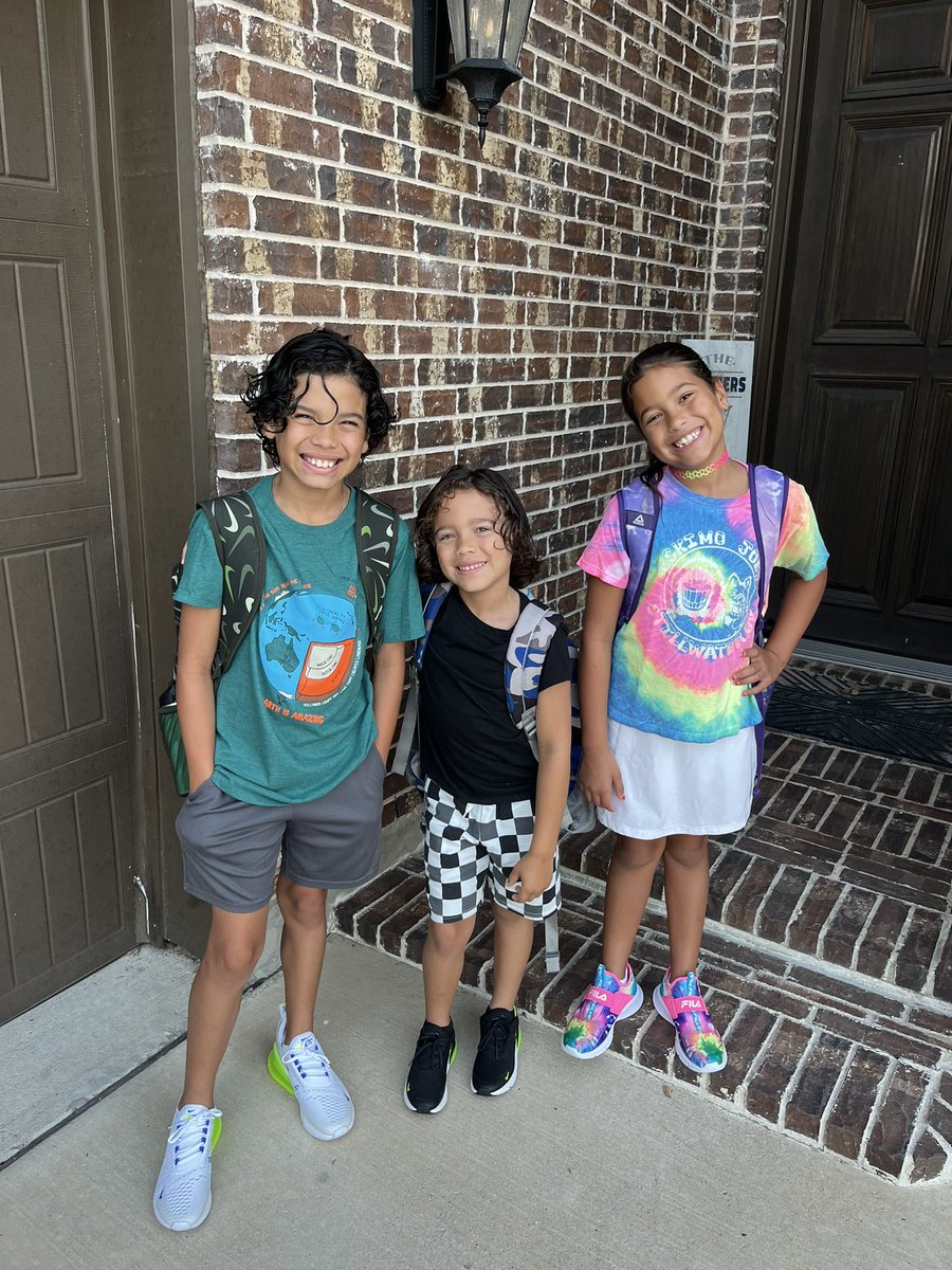 M_Toliver5's tweet photo. First day of school! https://t.co/aPDs5zZ5ct