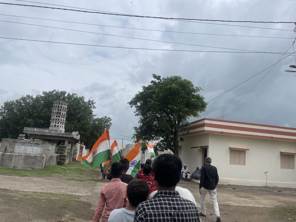 Amiitej's tweet photo. પડધરી તાલુકાના નાનાવડા ગામે ત્રિરંગા યાત્રાનુ આયોજન કરવામા આવેલ ⁦@DDORAJKOT1⁩ @ddo https://t.co/HO5MNNSSRm