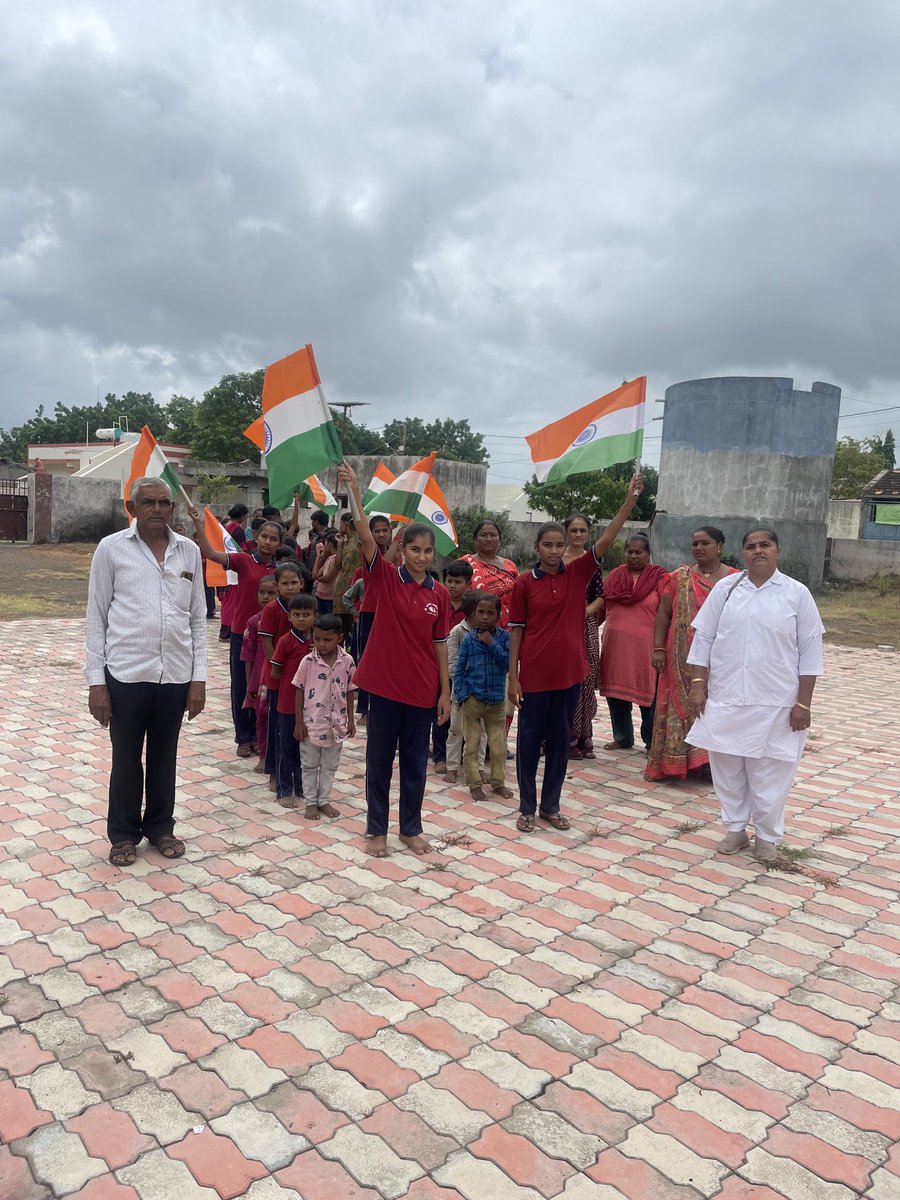 Amiitej's tweet photo. પડધરી તાલુકાના નાનાવડા ગામે ત્રિરંગા યાત્રાનુ આયોજન કરવામા આવેલ ⁦@DDORAJKOT1⁩ @ddo https://t.co/HO5MNNSSRm