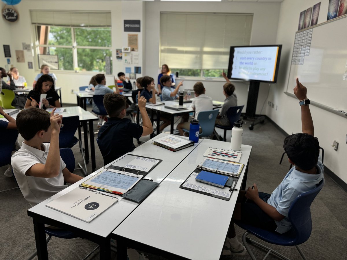 hannon_leah23's tweet photo. First day of school is off to a great start in #mvmiddle! @TheMVSchool https://t.co/em6ZBviyRr