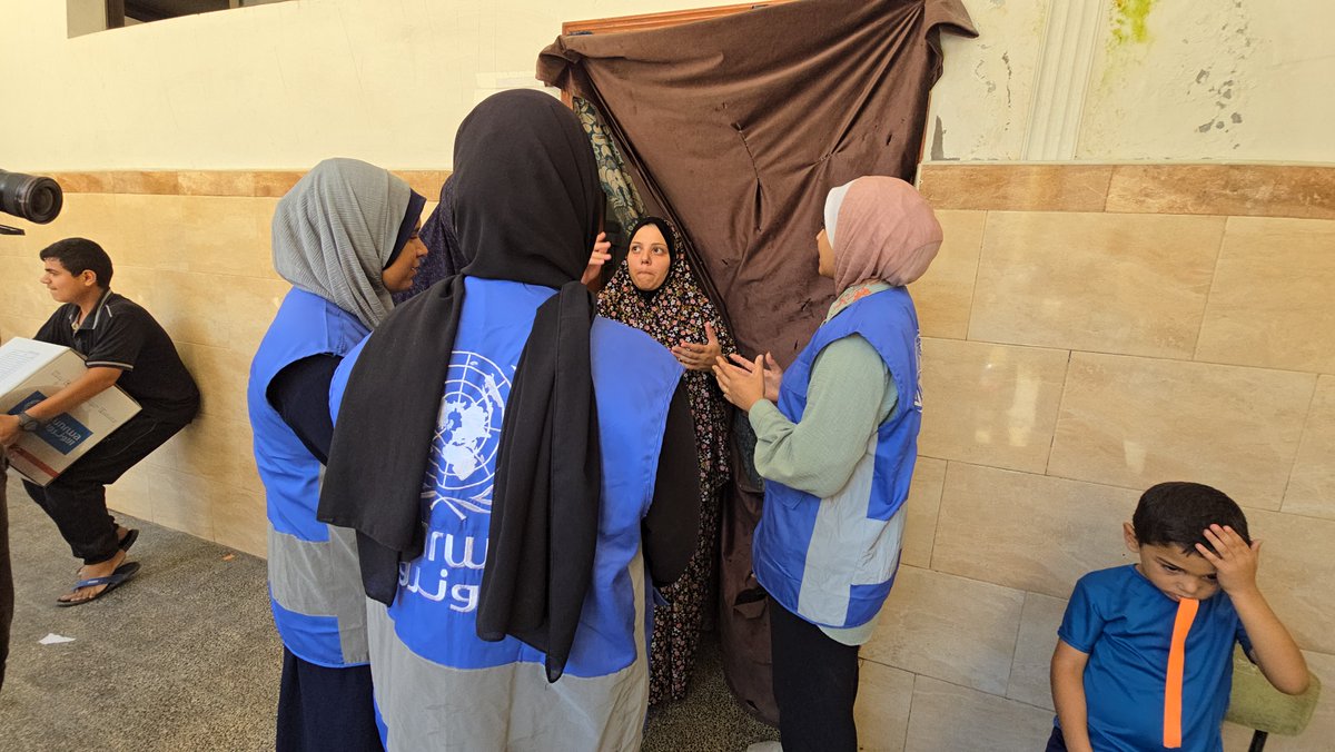.<a href="/UNRWA/">UNRWA</a> continues to offer support to people in #Gaza. With the help of partners, our colleagues distributed food &amp; supplies to families sheltering in a school that was recently hit

Schools, shelters and people living in them face immense danger daily. Gaza needs a #CeasefireNow