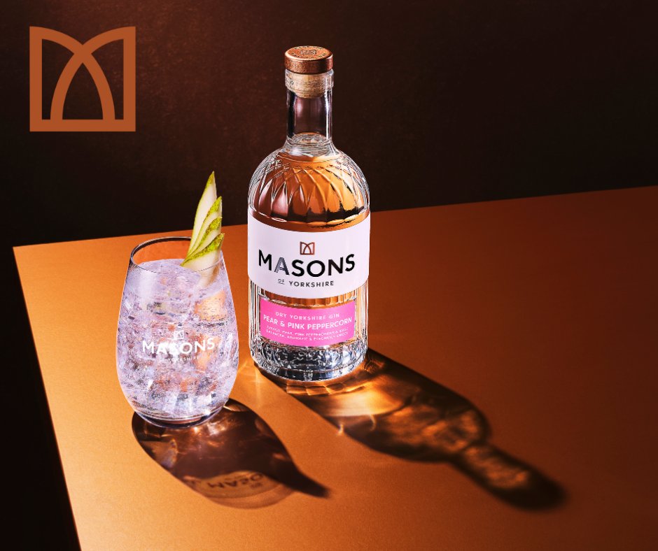 Masons Pear &amp; Pink Peppercorn unites sweet, crisp conference pear with the gentle warming spice of pink peppercorns for a delicate, aromatic flavour.

#masonsofyorkshire #masonsgin #yorkshiregin #makeitamasons #notallginsarecreatedequal #yorkshiredrygin #gin #ginandtonic