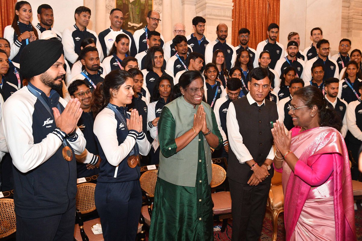 rashtrapatibhvn's tweet photo. President Droupadi Murmu met the Indian Contingent of the Paris Olympics 2024 at Ganatantra Mandap, Rashtrapati Bhavan. The President congratulated the players for their excellent efforts and great performance; and said that they are a source of inspiration for all the youth of the country, especially the young players.