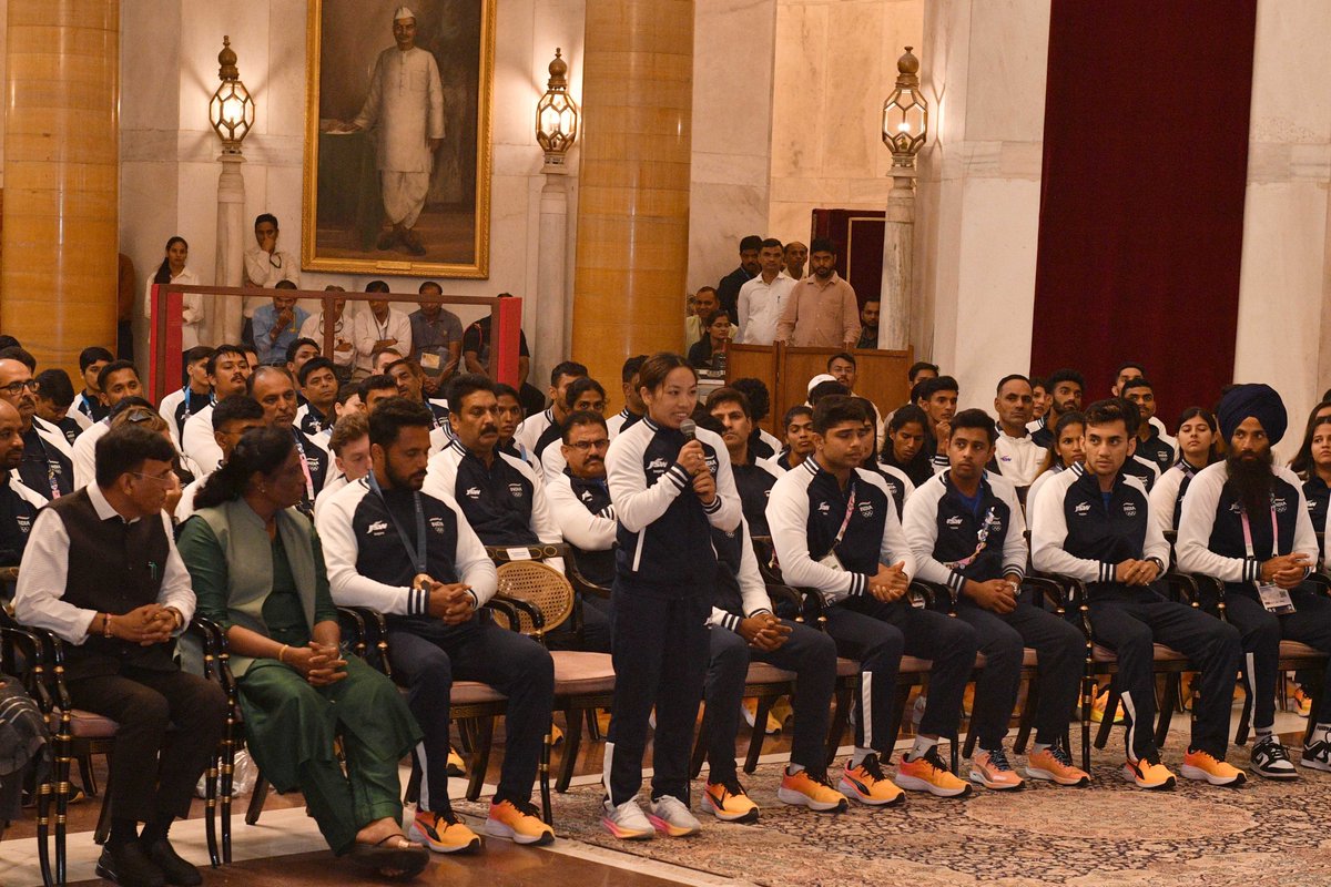 rashtrapatibhvn's tweet photo. President Droupadi Murmu met the Indian Contingent of the Paris Olympics 2024 at Ganatantra Mandap, Rashtrapati Bhavan. The President congratulated the players for their excellent efforts and great performance; and said that they are a source of inspiration for all the youth of the country, especially the young players.
