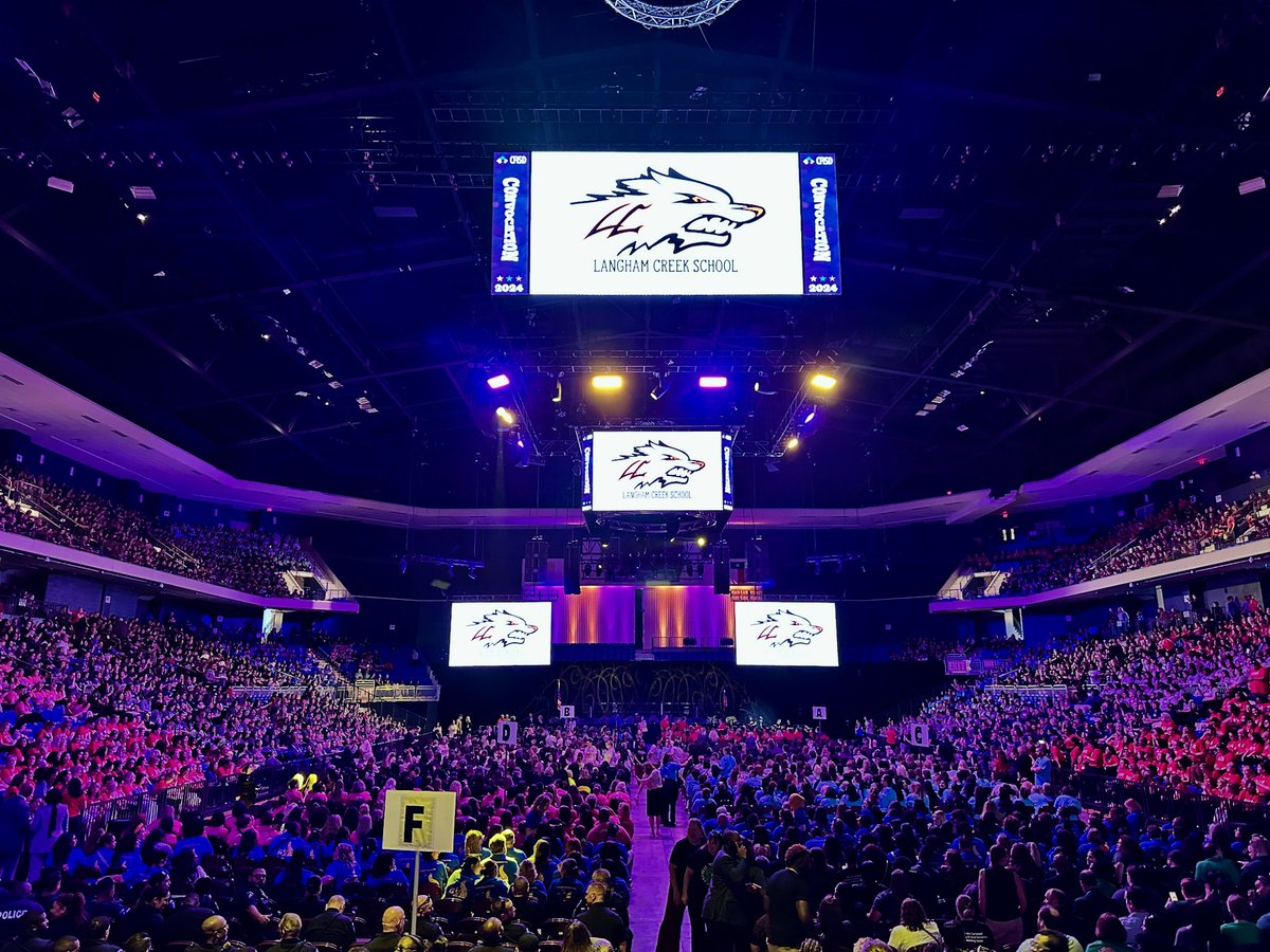 Lobos in the house. Convocation 2024-25