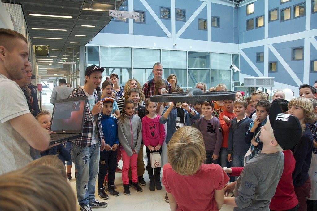 Vier met ons de veelzijdigheid van wetenschap tijdens Zpannend Zernike op 5 en 6 oktober! 🧪🧠📚

Op verschillende locaties in Stad kun je gratis terecht voor proefjes, demonstraties en meer. Leuk voor jong én oud! Lees meer! 👇
zpannendzernike.nl