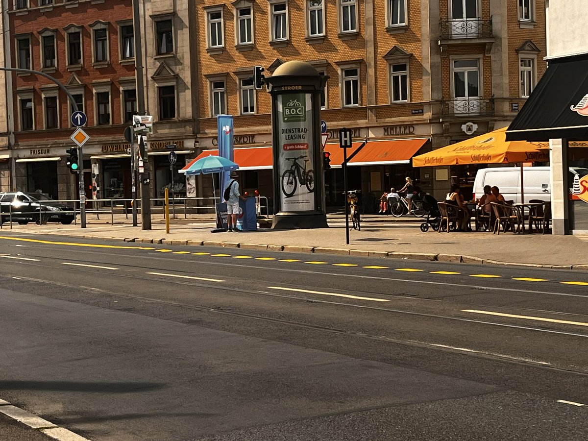 AfD Nullen starten Ihr Verdummung‘s Programm an der Kesselsdorfer str. #antifa <a href="/AntifaLoebtau/">A.I.L.</a> @antifascistadd <a href="/AusRaus/">Nationalismus raus aus den Köpfen</a>