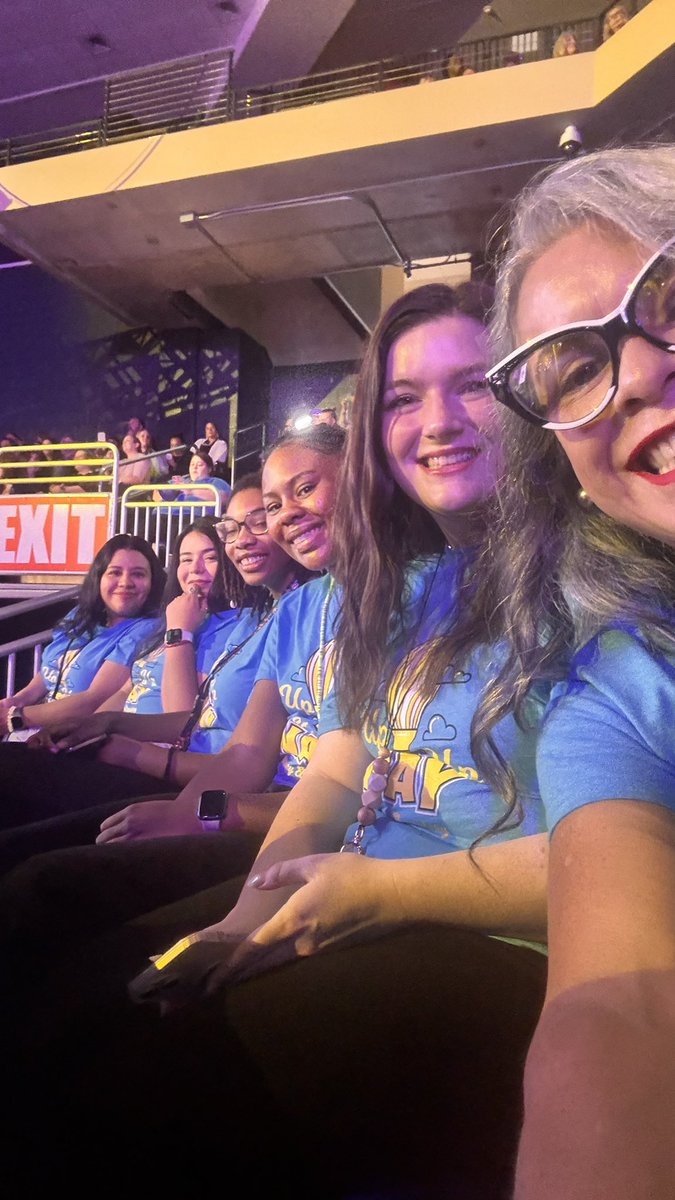 MsMendoza6's tweet photo. Ready, ready, ready!! #cyfairisd #bringingoutthebest #convocation24 @HemmenwayStreak @CyFairISD #newschoolyear https://t.co/bNcsZnHg38