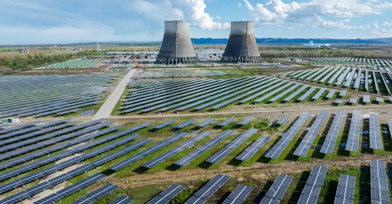EpochTimesSWE's tweet photo. De planerade projekten i norra Sverige där enorma mängder el används för att producera vätgas har hittills varit vaga hur de ska få den el som krävs, men har antytt att det handlar om vindkraft, skriver Jan Blomgren.