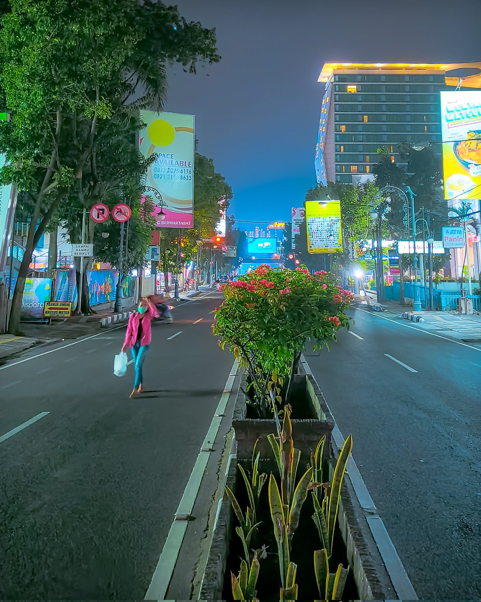 andika74's tweet photo. Don't feel alone.
#bandung #streetphotography #streetfeat #street_photography #dailyphotography #cinematicphotography #streetmoment #toneception #Indonesia_photography #yourshotphotographer https://t.co/ZE2V5P2Ppg