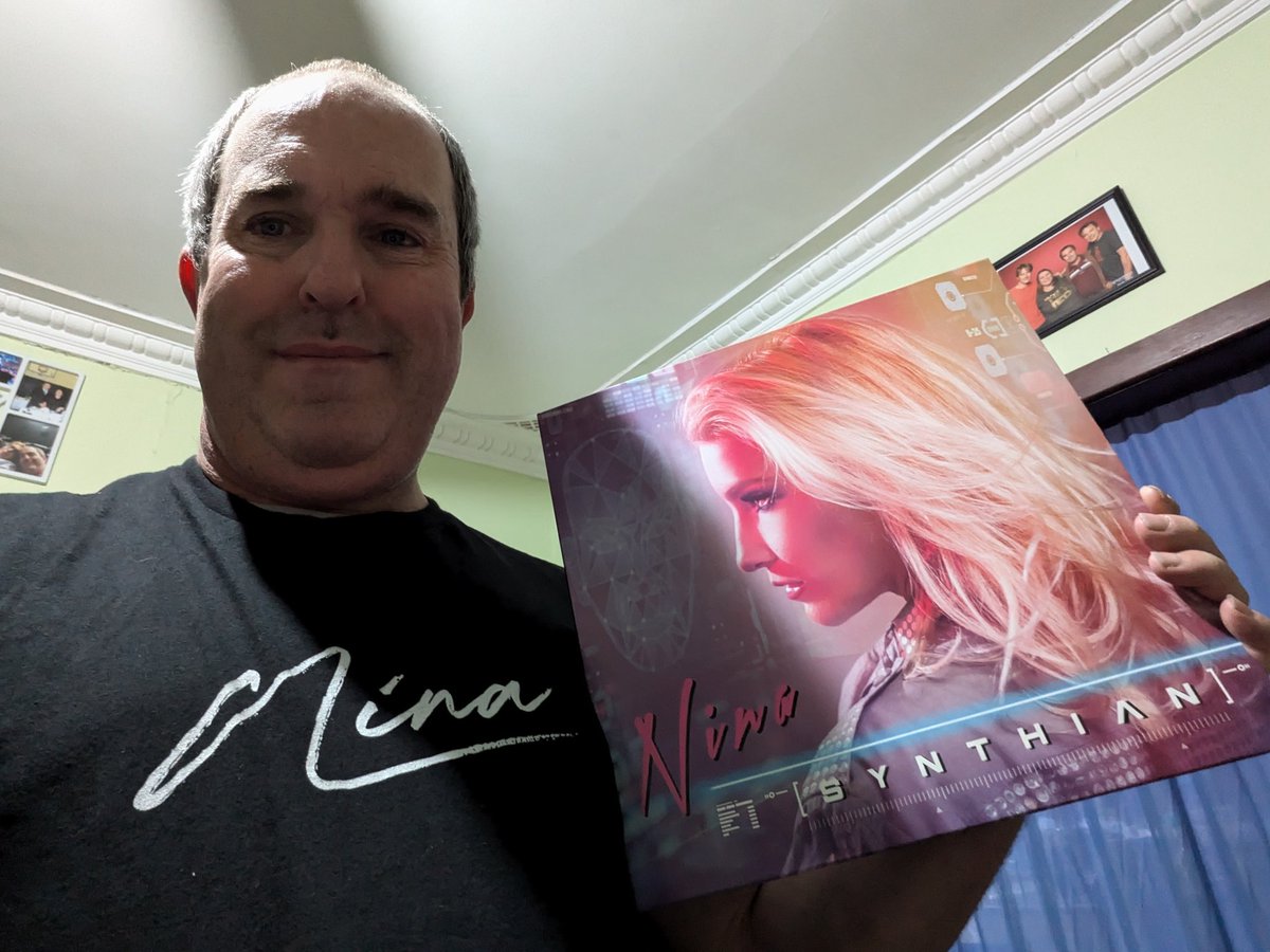 Curzon79's tweet image. Today I&apos;m the happiest #synthian ever with these lovely records arriving. @ILOVENINAMUSIC

#synthwave