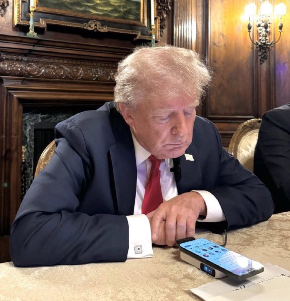 shortsqueeznews's tweet photo. Waiting to say “nothing from me thanks” at the end of a call. https://t.co/iz3fzlckZ8