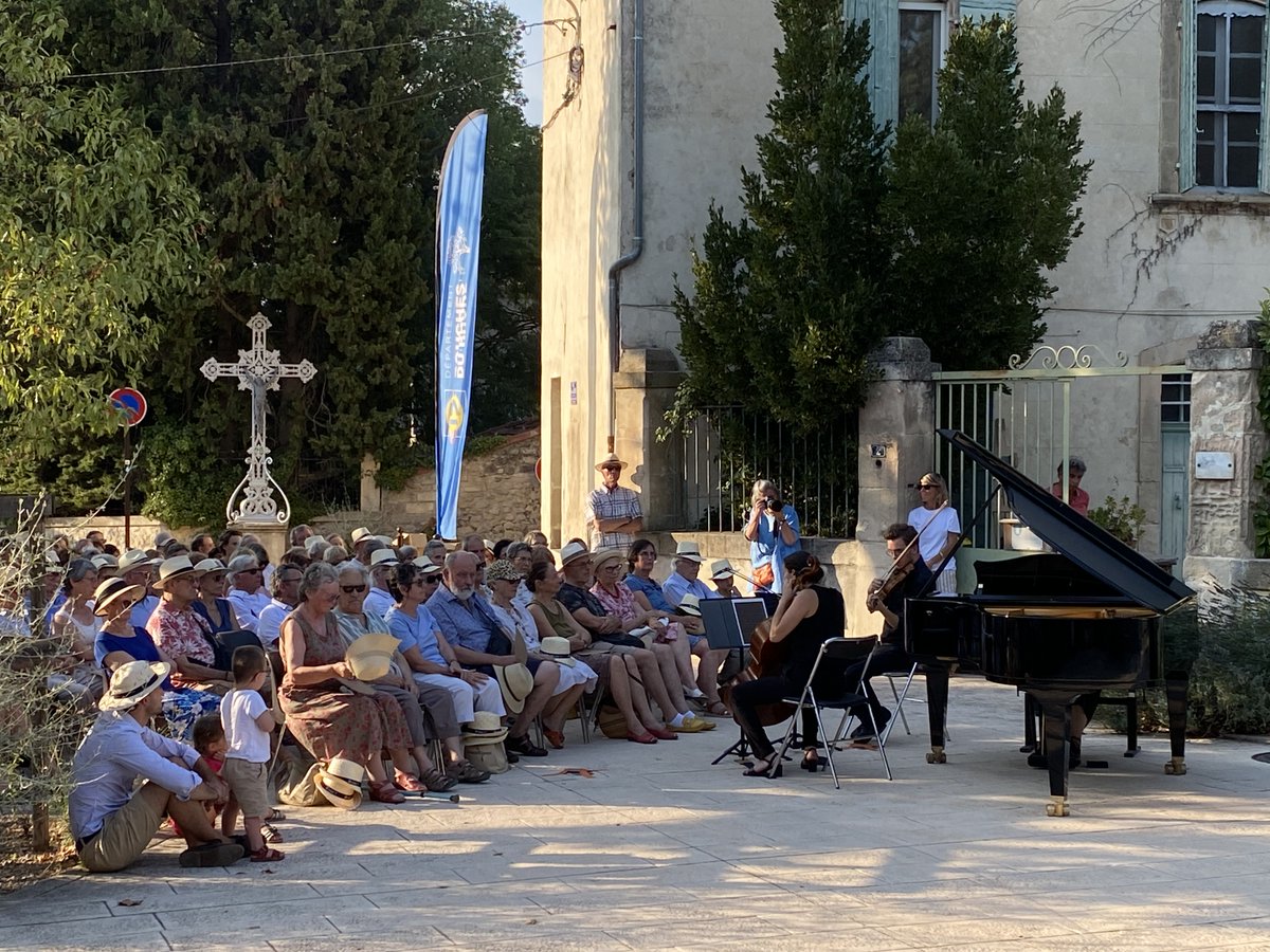 🎹🤩 Sur les routes musicales de Provence

RDV ce soir à 18h30 à #Boulbon, au parc Prosper Gilles en plein cœur de village pour la dernière représentation gratuite. 

ℹ️➡️ dpt13.fr/routes-provenc…