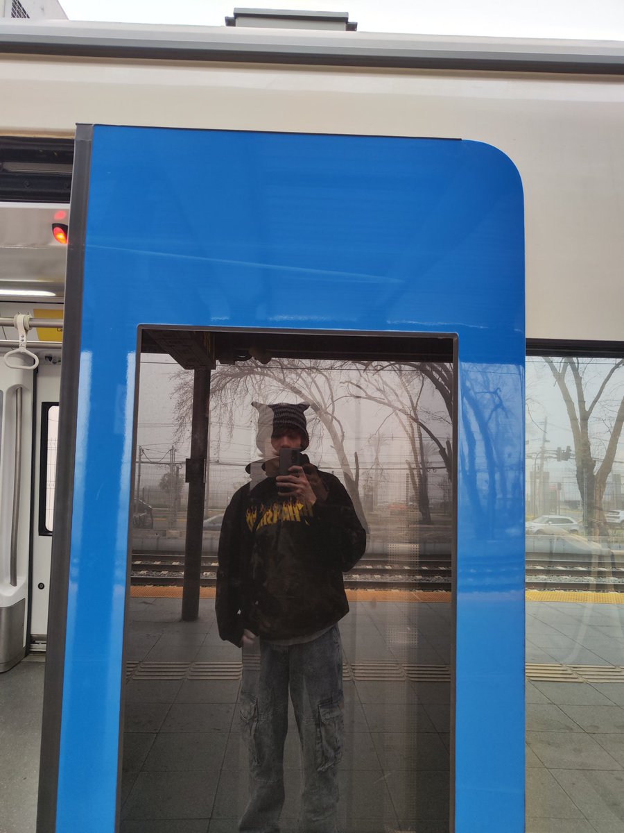 diegximon's tweet image. dormí 3 horas, desayuné, me hice una paja y me vestí de furro #vamoschilenos