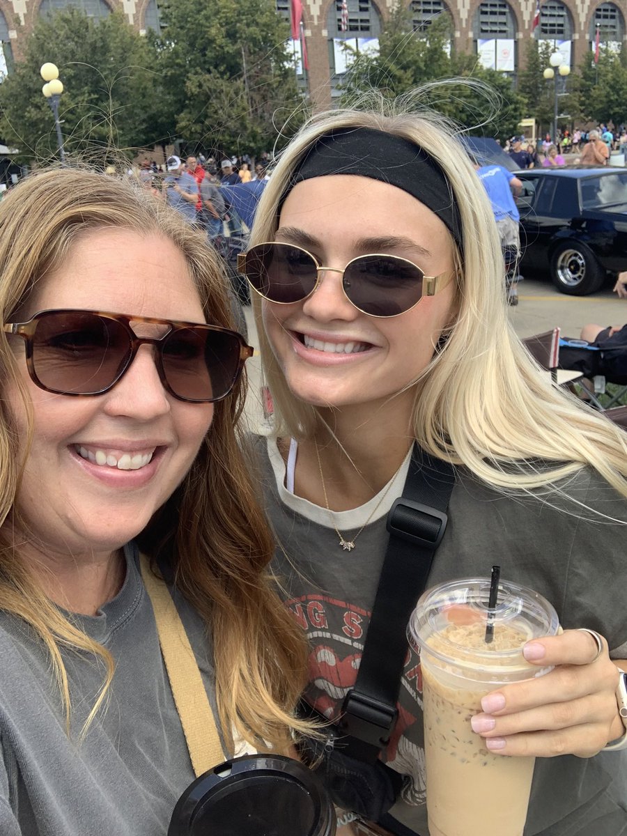 Nicole Darling tweet media