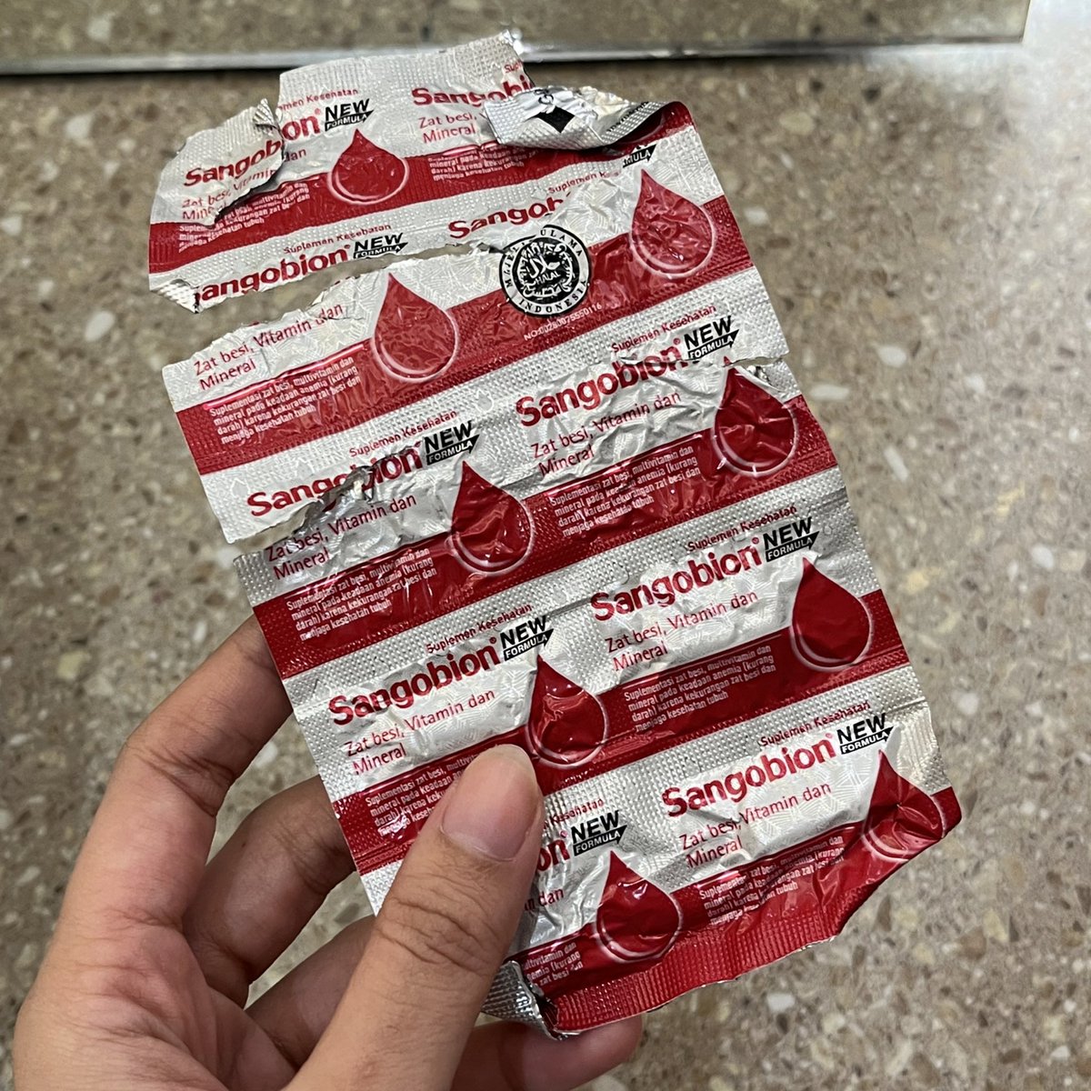 fakemaknae__'s tweet image. things i don’t regret buying:

(as a woman)