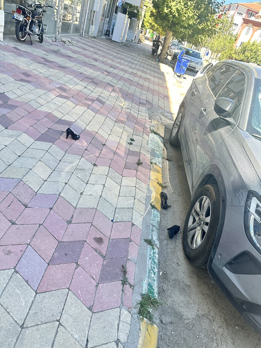 faamanur's tweet photo. Birileri külkedisi olmaya karar vermiş https://t.co/dS3AqDHeRr