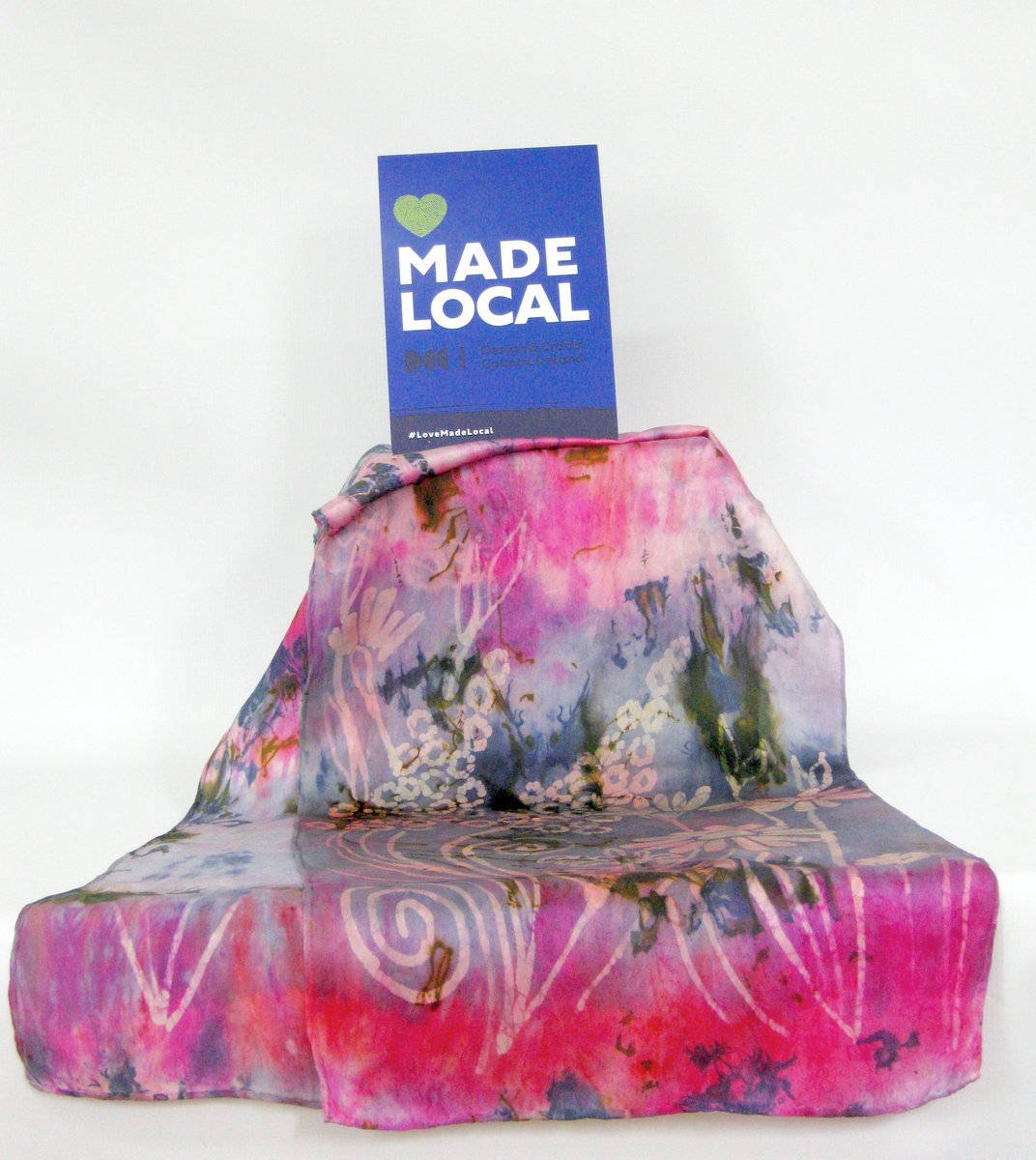 Swallowyarnbarn's tweet photo. Silk Satin Scarf Celtic Floral Pinks and Greys https://t.co/cmibueXRdO
#SummerVibes2024 #louiseloughmanartist #madelocal #silkscarves #handpaintedsilk #batikart #madeinmonaghan #lovewhatyougive #scarves https://t.co/VzQUFNYg7u