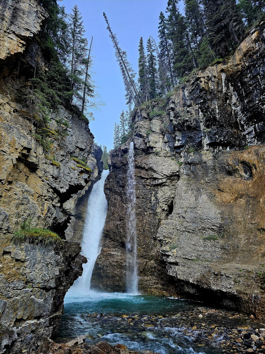 N4V1111's tweet photo. Upper Falls, Johnston Canyon. Nature never disappoints π± π
.
.
#viewfromcamera #photography #nature https://t.co/arEgeMGtGW