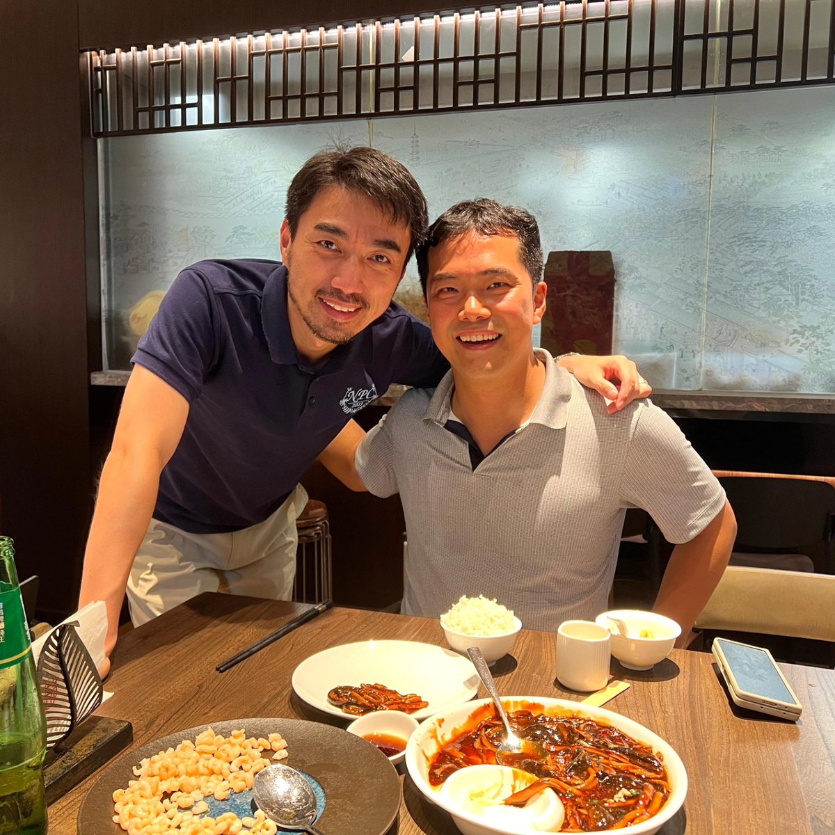 Neuro-brotherhood in Suzhou! Lectured at <a href="/CSHANews/">Cold Spring Harbor Asia</a> and reunited with the renowned <a href="/81yufu/">yufu</a>. One of the best perks of being a scientist is traveling to meet fellow researchers, discussing and learning together, and making friends worldwide! 🌏🔬