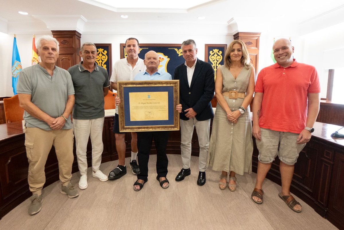 Miguel Benítez recibe el reconocimiento del Ayuntamiento por su trayectoria social ejemplar. nerja.es/miguel-benitez…