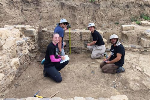 Argilos: trois décennies de fouilles et de découvertes archéologiques… et ça continue! bit.ly/3SNpaTO