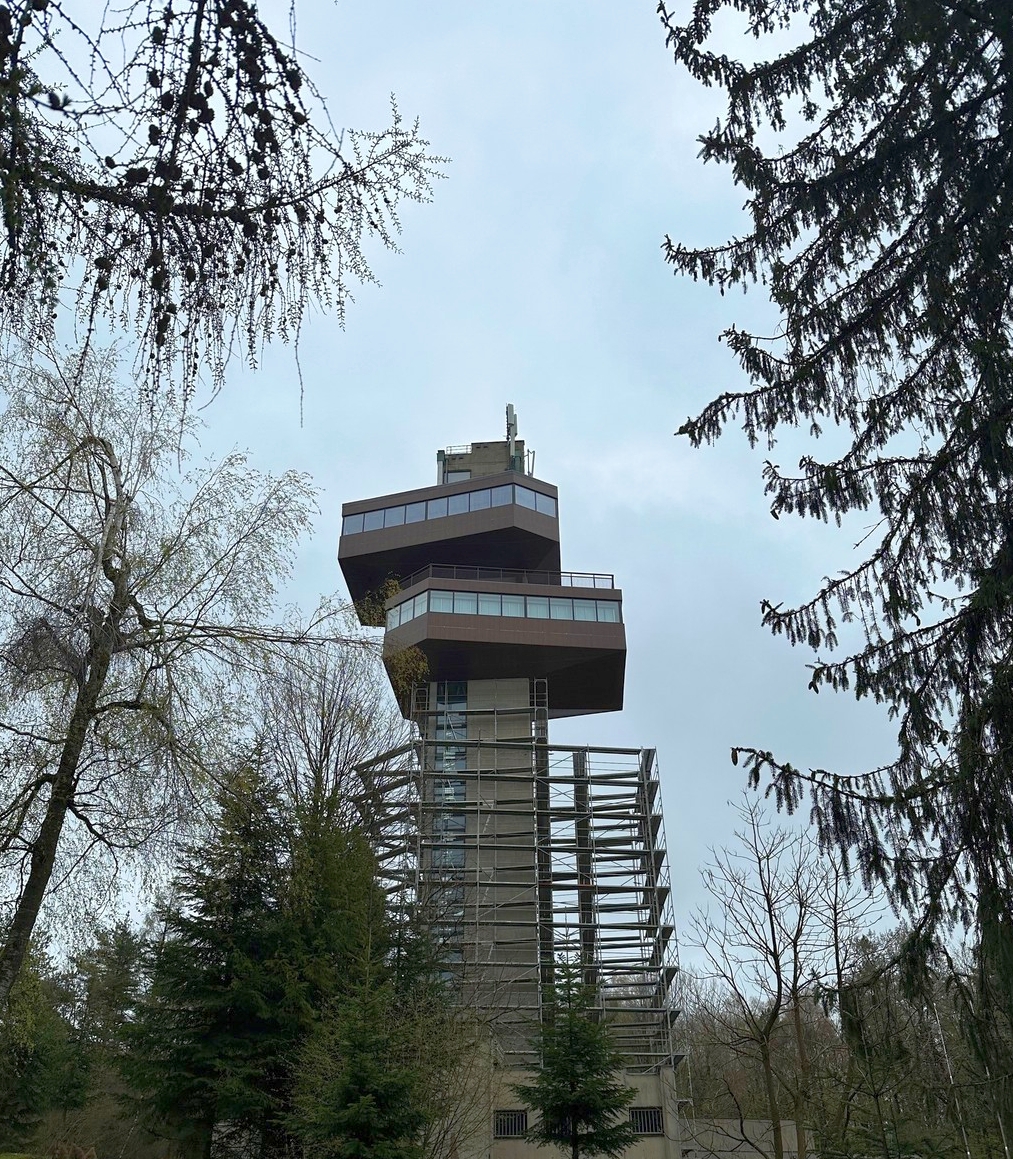 Pilkington 𝗔𝘃𝗶𝗦𝗮𝗳𝗲™ bird-safe #glass has been specified for the Dukla Lookout Tower in Slovakia. 🇸🇰

The glass has been installed in the upper dome of the tower to minimise #bird collisions with the windows.

Learn more here: ➡ bit.ly/3WNsRde

#birdsafe
