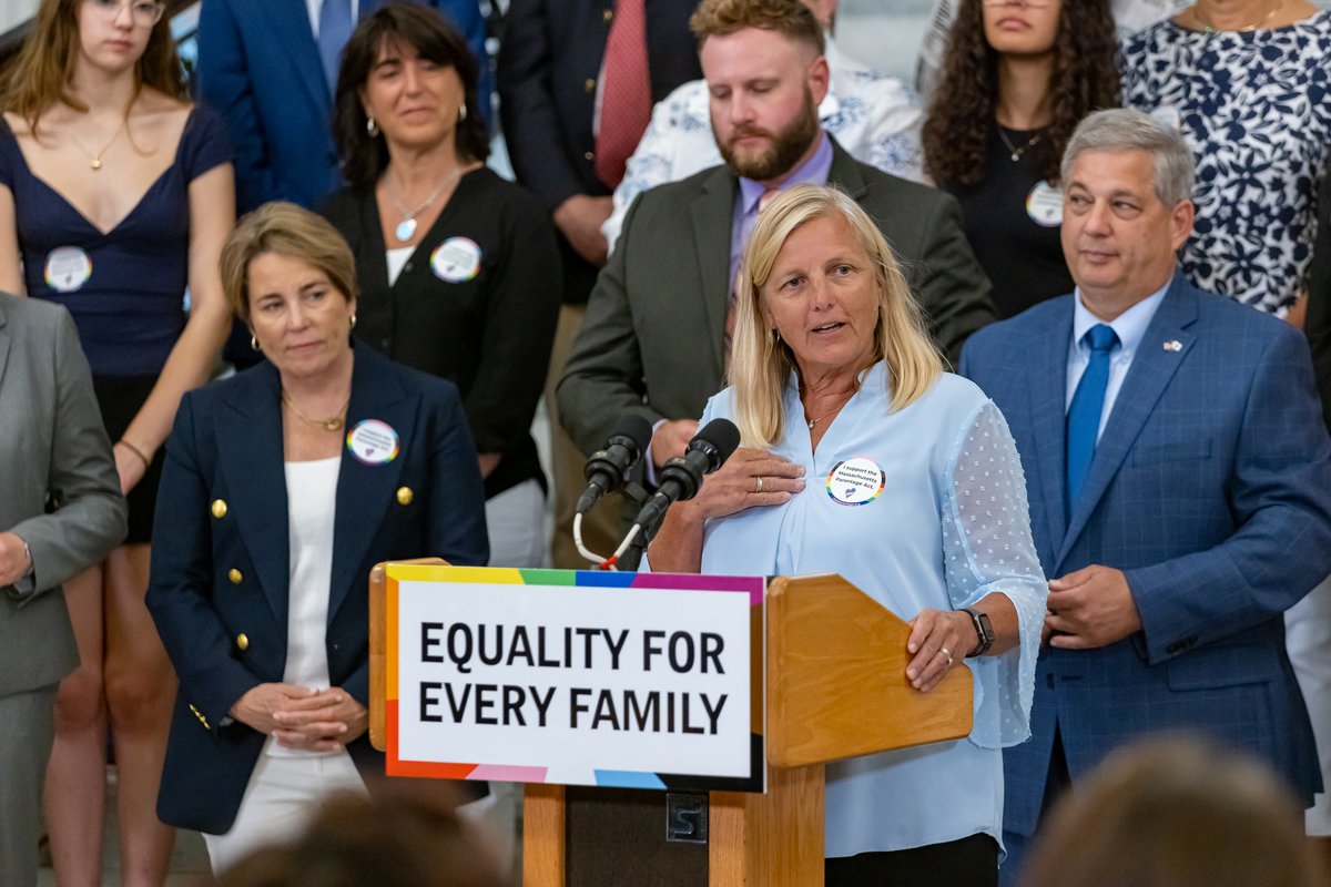 We were so proud to celebrate the signing of the #MassParentage Act with lawmakers, advocates, and families whose years of courage and commitment made equal family protections a reality!

Learn more about this historic victory: bit.ly/4fKQfkj #MAPoli