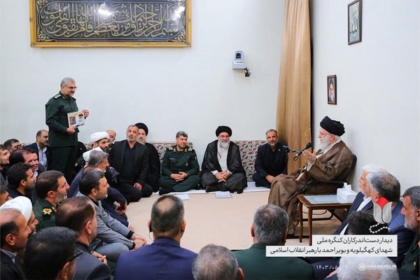 fresh_sadegh's tweet photo. #Irananalysis🧵
1- Iran’s Leader Ayatollah Khamenei is determined to punish Israel for the assassination of Ismail Haniyeh in Tehran.
In a meeting on Wednesday he said “non-tactical retreat in any field -be it military, political or economic- will instigate divine wrath”. https://t.co/ZahuhoQkxQ