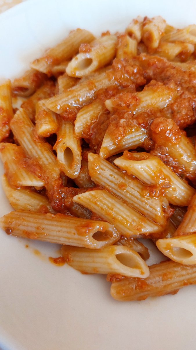 TopAliment's tweet photo. Penne rigate,
 pesto di pomodori secchi 
.
#pennerigate #pennerigatepasta #pomodorisecchi #pomodorisecchi🍅 #topaliment #foodtopaliment #pastatopaliment #gourmetopaliment https://t.co/onl2gDwBuG