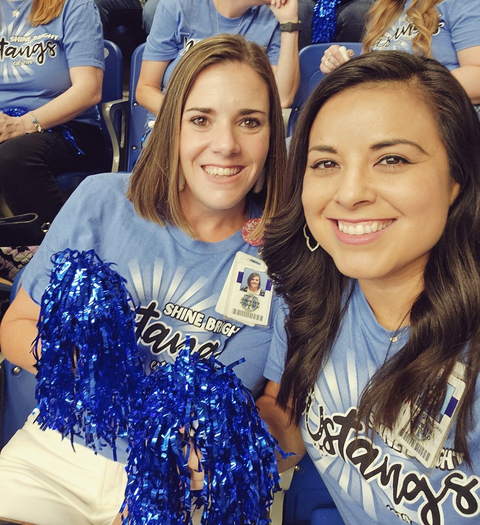 Jen_Costello1's tweet photo. Mustangs Shining Bright at Convocation! @NISDBOONE @jennhilbrich https://t.co/abI9h7ndqG
