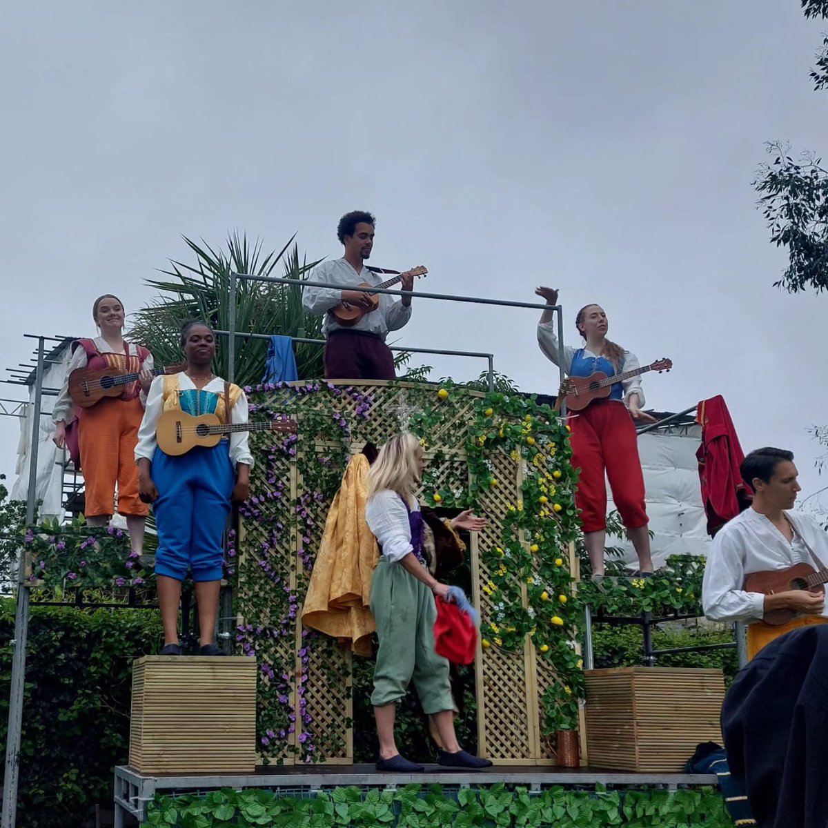 The incredible <a href="/weareopenbar/">Open Bar Theatre</a> continue their run of Much Ado tonight! It’s truly excellent &amp; hilarious. Grab a ticket to see <a href="/gilmour_paula/">Paula Gilmour</a> be part of a brilliant ensemble:

fullers.co.uk/event-finder/s…