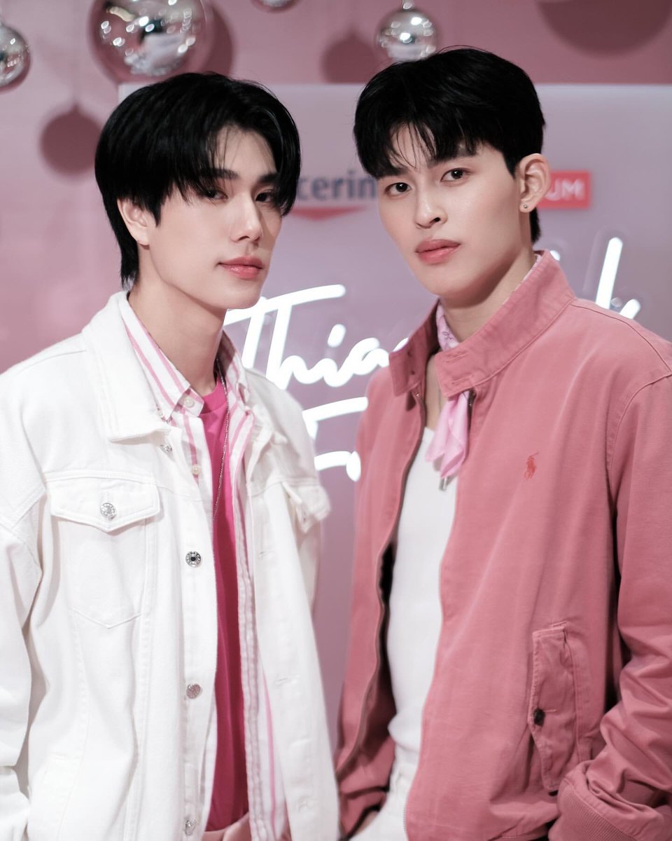 PhuwinOfficial's tweet photo. 🩷🩷

IG / IGS : aoh_trn

❥@phuwintang🍯 

EUCERIN X PONDPHUWIN

#EucerinXPondPhuwin 
#ThiamidolFansdaywithPondPhuwin
#phuwintang https://t.co/smUBdYXycx