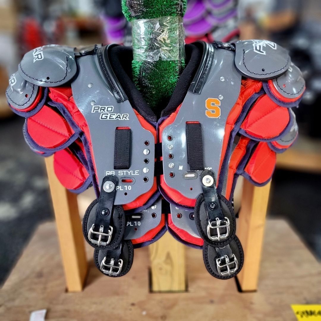 ProSports_Pads's tweet image. @CuseFootball with a few more #ProSportsCustoms to add to the collection!🍊🎯

Greg Mazza (@Mazza_ProSports) keeps @Cuse #Outfitted in the best!

@SyracuseU

#KnowTheLogo #MadeInTheUSA #CollegeFootball #FootballSeason #EquipmentRoom #SportingGoods #ShoulderPads #BackPlates