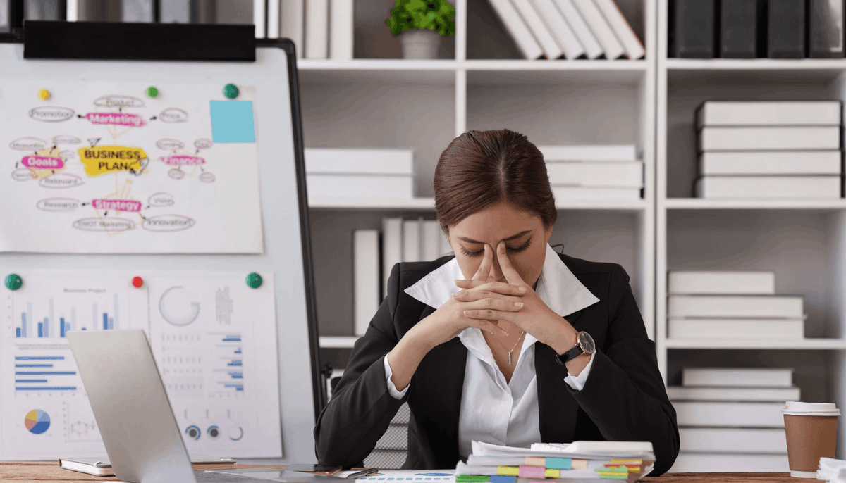 AchieveUnite's tweet photo. Ever feel like you’re not good enough, even when you’re crushing it? 😅 It’s more common than you think, and it’s called Imposter Phenomenon (IP).  In our new blog, we share practical strategies to help you manage IP and embrace your true potential.
💻 https://t.co/85J0OtRD9T https://t.co/DpulQrfnzW