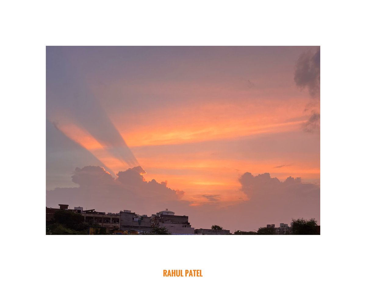 InfoRahulPatel's tweet photo. Life is like a sunset, it's beautiful, but it fades away too quickly.

#sunsetphotography 
#Sunset
#Ahmedabad
#Gujarat https://t.co/6EWO7qNhF6