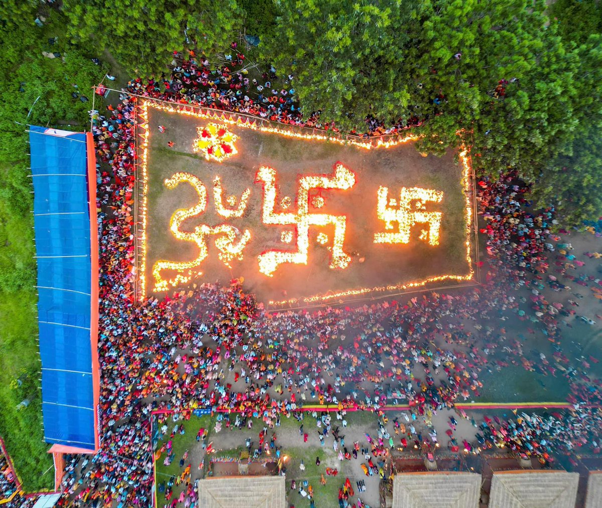 सबैको राम्रो होस् भन्दै पशुपति कोटिहोममा ~५ करोड बत्ती बालिएको छ! ❤️🙏

Pic. Ankit Bhatta