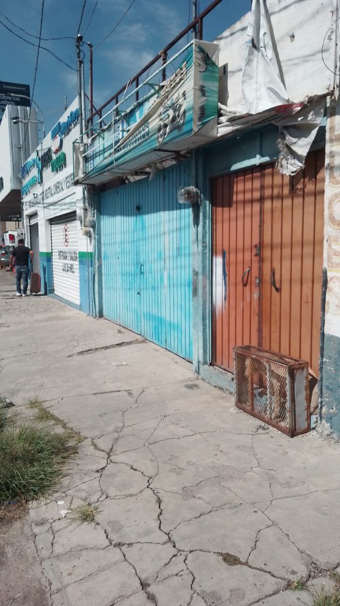 🚨🤬Maldit0s una familia así tiene a su perrito es un taller y se encuentra en la 24 sur y Juan Pablo ll. #Puebla